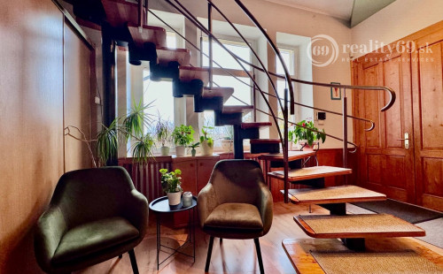 CENTRUM MESTA - MASARYKOVA DVOJGENERAČNÝ 5 IZBOVÝ BYT 230 M2.