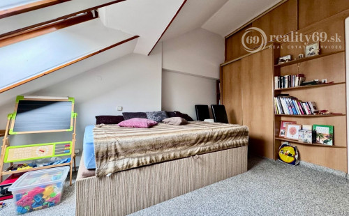 CENTRUM MESTA - MASARYKOVA DVOJGENERAČNÝ 5 IZBOVÝ BYT 230 M2.