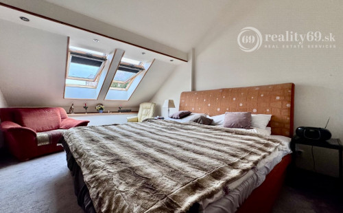 CENTRUM MESTA - MASARYKOVA DVOJGENERAČNÝ 5 IZBOVÝ BYT 230 M2.