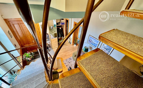 CENTRUM MESTA - MASARYKOVA DVOJGENERAČNÝ 5 IZBOVÝ BYT 230 M2.