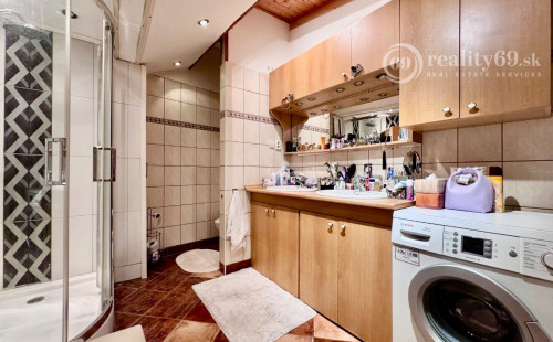 CENTRUM MESTA - MASARYKOVA DVOJGENERAČNÝ 5 IZBOVÝ BYT 230 M2.