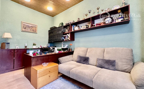 CENTRUM MESTA - MASARYKOVA DVOJGENERAČNÝ 5 IZBOVÝ BYT 230 M2.