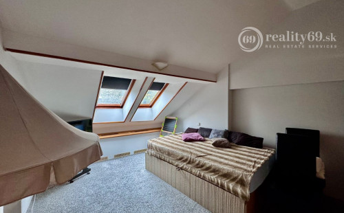 CENTRUM MESTA - MASARYKOVA DVOJGENERAČNÝ 5 IZBOVÝ BYT 230 M2.