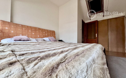 CENTRUM MESTA - MASARYKOVA DVOJGENERAČNÝ 5 IZBOVÝ BYT 230 M2.