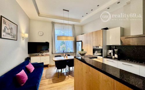 CENTRUM MESTA - MASARYKOVA DVOJGENERAČNÝ 5 IZBOVÝ BYT 230 M2.