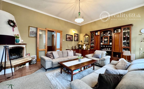 CENTRUM MESTA - MASARYKOVA DVOJGENERAČNÝ 5 IZBOVÝ BYT 230 M2.