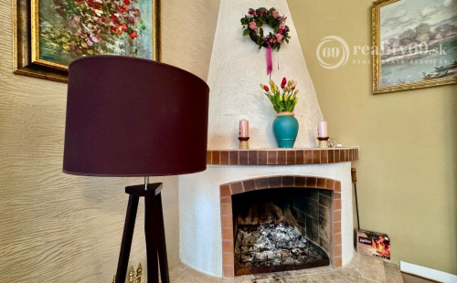 CENTRUM MESTA - MASARYKOVA DVOJGENERAČNÝ 5 IZBOVÝ BYT 230 M2.