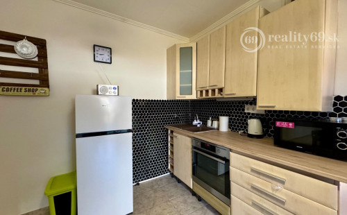 MAĎARSKO - SZALONNA 2 IZBOVÝ ZREKONŠTRUOVANÝ RODINNÝ DOM.