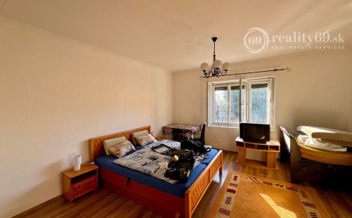 MAĎARSKO - SZALONNA 2 IZBOVÝ ZREKONŠTRUOVANÝ RODINNÝ DOM.