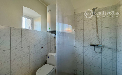 MAĎARSKO - SZALONNA 2 IZBOVÝ ZREKONŠTRUOVANÝ RODINNÝ DOM.