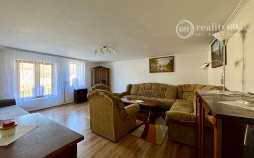 MAĎARSKO - SZALONNA 2 IZBOVÝ ZREKONŠTRUOVANÝ RODINNÝ DOM.