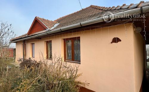 MAĎARSKO - ENCS - ABÚJDEVECSER  - 4 IZBOVÝ DOM IHNEĎ OBÝVATEĽNÝ