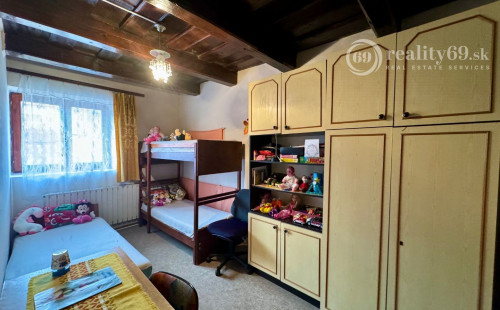 MAĎARSKO - ENCS - ABÚJDEVECSER  - 4 IZBOVÝ DOM IHNEĎ OBÝVATEĽNÝ