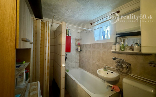 MAĎARSKO - ENCS - ABÚJDEVECSER  - 4 IZBOVÝ DOM IHNEĎ OBÝVATEĽNÝ