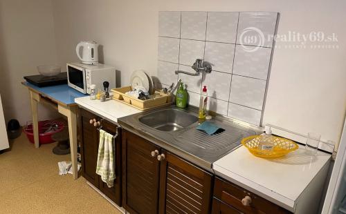 PLOSKÉ - ORTÁŠE POSCHODOVÝ RODINNÝ DOM IBA 16 KM OD KOŠÍC