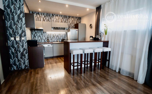 FURČA - KOMPLEX NA HORE - 2 IZBOVÝ KOMPLETNE ZARIADENÝ BYT 56 M2.