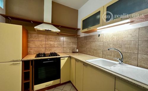 FURČA - ADLEROVA PEKNÝ 3 IZBOVÝ BYT 58 M2, LODŽIA, PO  REKONŠTRUKCII ZARIADENÝ.