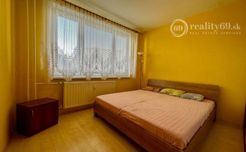 FURČA - ADLEROVA PEKNÝ 3 IZBOVÝ BYT 58 M2, LODŽIA, PO  REKONŠTRUKCII ZARIADENÝ.