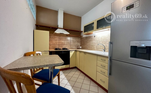 FURČA - ADLEROVA PEKNÝ 3 IZBOVÝ BYT 58 M2, LODŽIA, PO  REKONŠTRUKCII ZARIADENÝ.