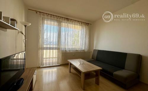 FURČA - ADLEROVA PEKNÝ 3 IZBOVÝ BYT 58 M2, LODŽIA, PO  REKONŠTRUKCII ZARIADENÝ.