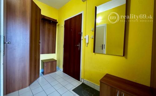 FURČA - ADLEROVA PEKNÝ 3 IZBOVÝ BYT 58 M2, LODŽIA, PO  REKONŠTRUKCII ZARIADENÝ.