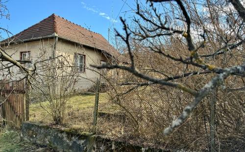 MAĎARSKO - RUDABÁNYA 1 IZBOVÝ RODINNÝ DOM S POZEMKOM 839 M2