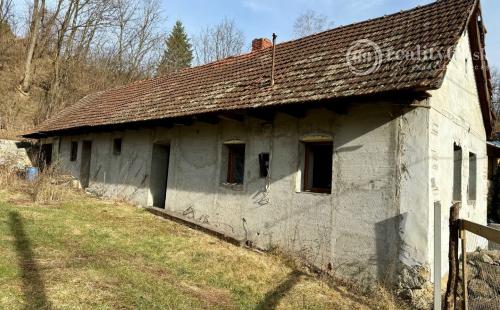 MAĎARSKO - TELKIBÁNYA KAMENNÝ DOMČEK PRIPRAVENÝ NA REKOŠTRUKCIU  - POZEMOK 600 M2.