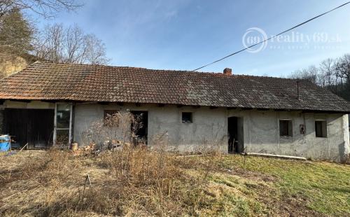 MAĎARSKO - TELKIBÁNYA KAMENNÝ DOMČEK PRIPRAVENÝ NA REKOŠTRUKCIU  - POZEMOK 600 M2.