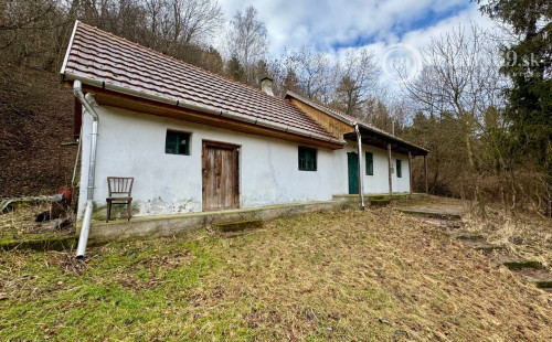 MAĎARSKO - TELKIBÁNYA PEKNÝ RODINNÝ DOM S KOMOROU LEN 30 KM OD KOŠÍC.