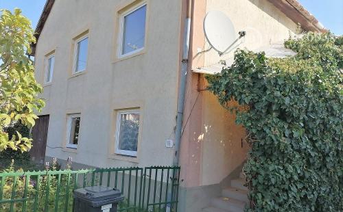 REZERVOVANÉ - MAĎARSKO - NOVAJIDRANY PEKNÝ 6 IZBOVÝ POSCHODOVÝ RODINNÝ DOM, KUCHYŇA, KÚPEĽŇA, POZEMOK 800 M2.