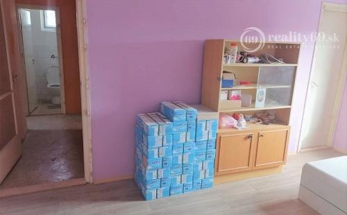 REZERVOVANÉ - MAĎARSKO - NOVAJIDRANY PEKNÝ 6 IZBOVÝ POSCHODOVÝ RODINNÝ DOM, KUCHYŇA, KÚPEĽŇA, POZEMOK 800 M2.