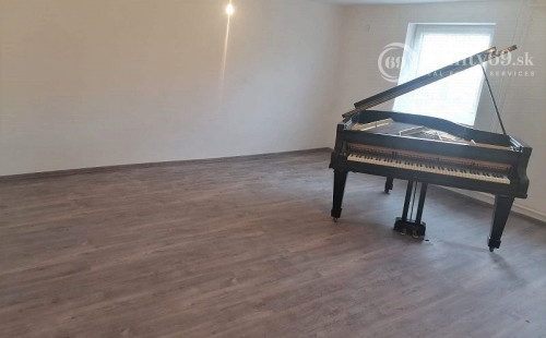 REZERVOVANÉ - MAĎARSKO - NOVAJIDRANY PEKNÝ 6 IZBOVÝ POSCHODOVÝ RODINNÝ DOM, KUCHYŇA, KÚPEĽŇA, POZEMOK 800 M2.