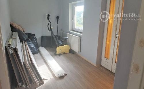 REZERVOVANÉ - MAĎARSKO - NOVAJIDRANY PEKNÝ 6 IZBOVÝ POSCHODOVÝ RODINNÝ DOM, KUCHYŇA, KÚPEĽŇA, POZEMOK 800 M2.