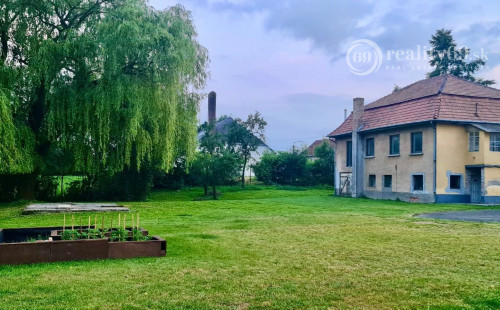 MAĎARSKO - NOVAJIDRANY - RODINNÉ SÍDLO S FANTASTICKÝM POZEMKOM.