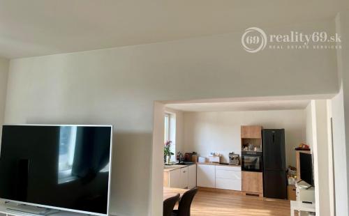 MAĎARSKO - NOVAJIDRANY - RODINNÉ SÍDLO S FANTASTICKÝM POZEMKOM.