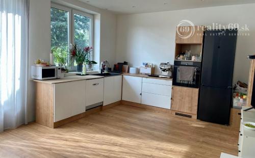 MAĎARSKO - NOVAJIDRANY - RODINNÉ SÍDLO S FANTASTICKÝM POZEMKOM.