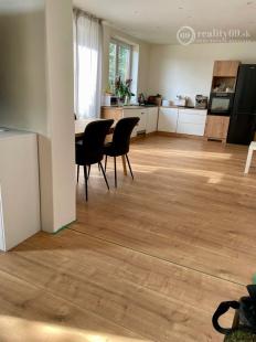 MAĎARSKO - NOVAJIDRANY - RODINNÉ SÍDLO S FANTASTICKÝM POZEMKOM.