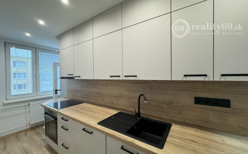 STARÉ MESTO - KUZMÁNYHO 4 IZBOVÝ BYT PO NOVEJ REKONŠTRUKCII.