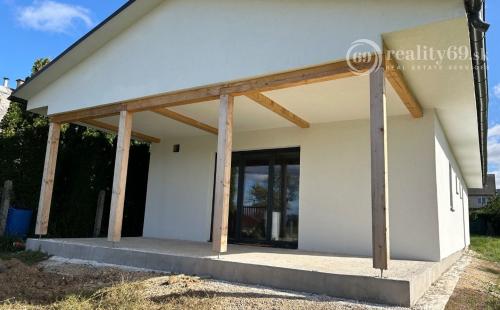 MAĎARSKO - GONC NOVOSTAVBA 4 IZBOVÉHO RD 100 M2, POZEMOK 852 M2