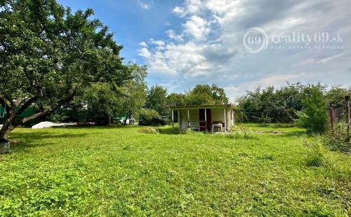 SEVER - KALVÁRIA RODINNÝ DOM, 421 M2 STAVEBNÝ POZEMOK V OV