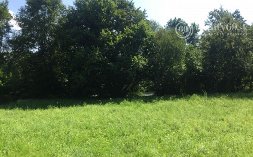 OBIŠOVCE - TOP LOKALITA DREVENÁ CHATA, 905 M2 POZEMOK.