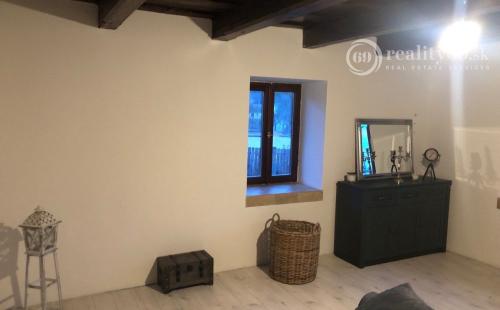 MAĎARSKO - KÉKED 3 IZBOVÝ RODINNÝ DOM S PEKNÝM POZEMKOM POHRANIČNÁ OBLASŤ.