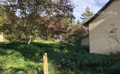 MAĎARSKO - KÉKED 3 IZBOVÝ RODINNÝ DOM S PEKNÝM POZEMKOM POHRANIČNÁ OBLASŤ.