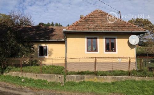 MAĎARSKO - KÉKED 3 IZBOVÝ RODINNÝ DOM S PEKNÝM POZEMKOM POHRANIČNÁ OBLASŤ.