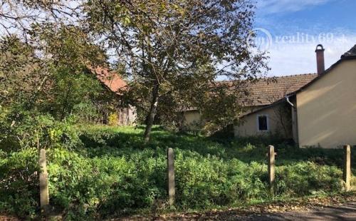 MAĎARSKO - KÉKED 3 IZBOVÝ RODINNÝ DOM S PEKNÝM POZEMKOM POHRANIČNÁ OBLASŤ.