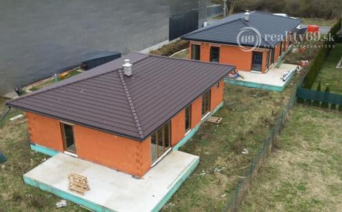 ROZHANOVCE - TEHLOVÝ 4 IZBOVÝ PEKNÝ RD 117 M2 S TERASOU, NOVOSTAVBA HOLODOM.