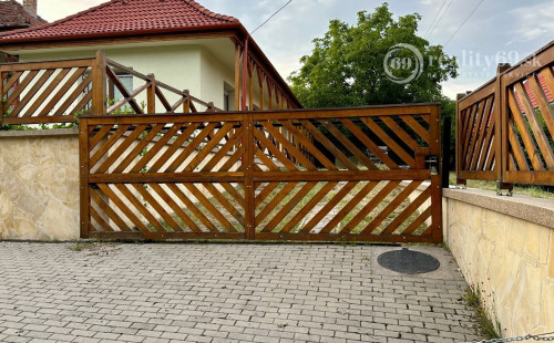 MAĎARSKO - HOLLÓHÁZA 3 IZBOVÝ RD S DVOMA BYTOVÝMI JEDNOTKAMI PO NOVEJ REKONŠTRUKCII.