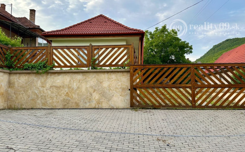 MAĎARSKO - HOLLÓHÁZA 3 IZBOVÝ RD S DVOMA BYTOVÝMI JEDNOTKAMI PO NOVEJ REKONŠTRUKCII.