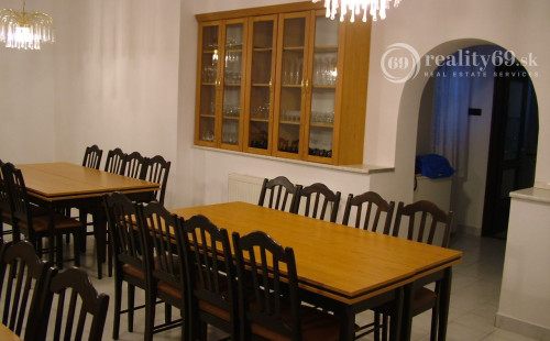 MAĎARSKO - GONC 13 IZBOVÝ OBYTNÝ OBJEKT NA BÝVANIE, PODNIKANIE