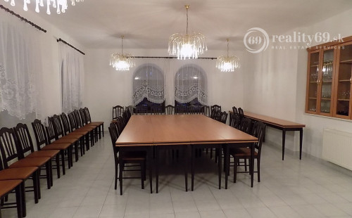 MAĎARSKO - GONC 13 IZBOVÝ OBYTNÝ OBJEKT NA BÝVANIE, PODNIKANIE